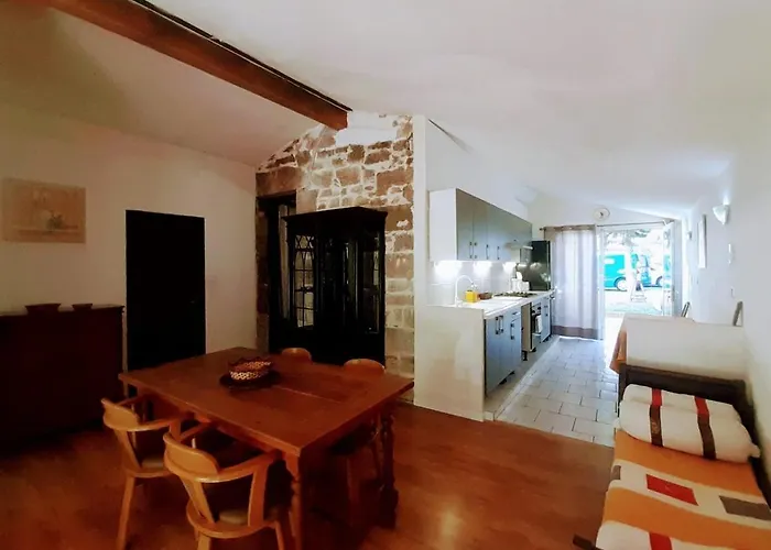 Les Du Clos Des Capucins Отель типа 